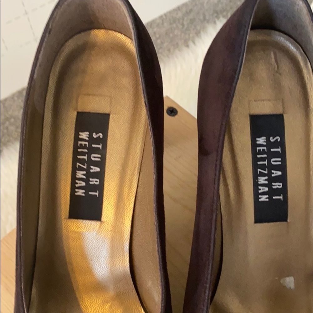 Stuart Weitzman Women's Suede Pumps - Picture 6 of 7